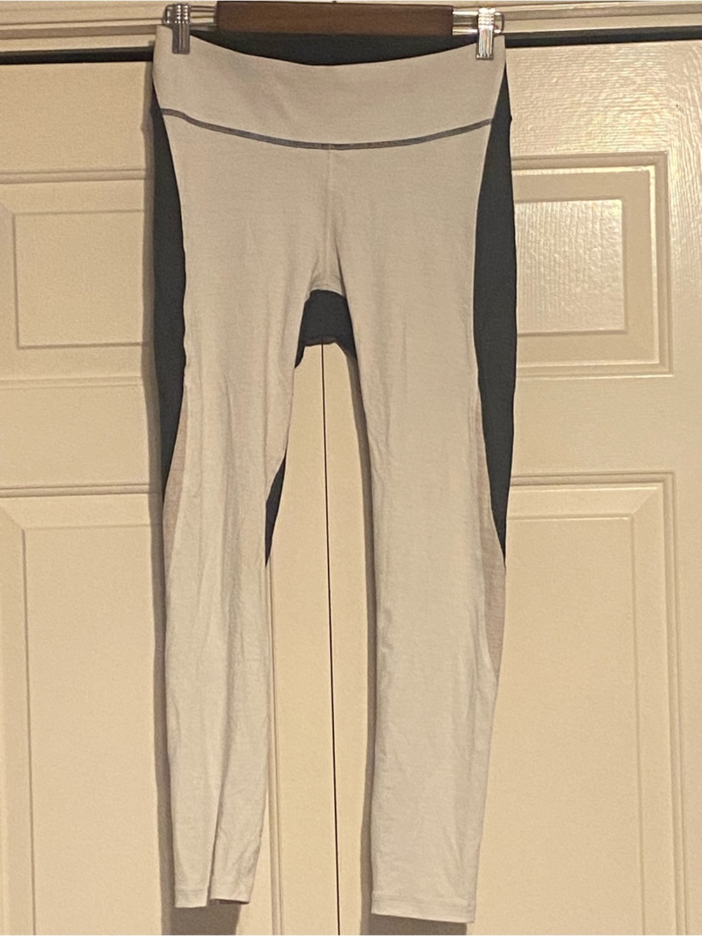 Outdoor Voices Ladies.White w/Cream accent on legs and Black Active Leggings XS